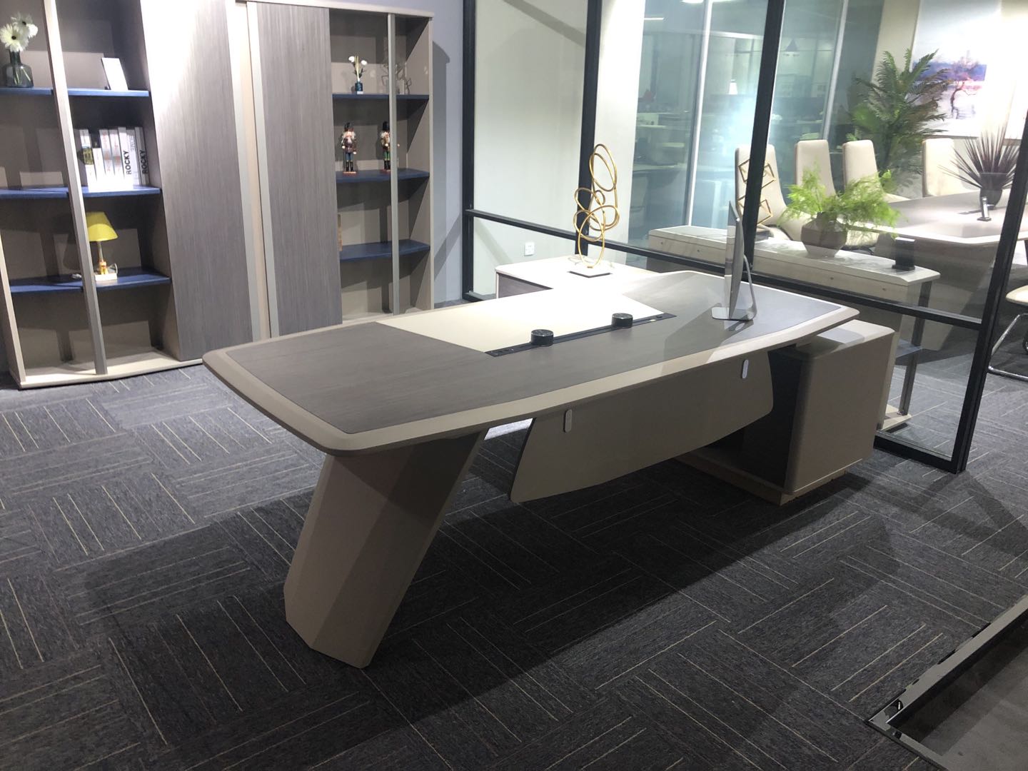 Veneer with painting surface Executive Table